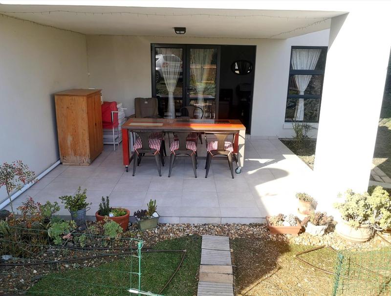 To Let 2 Bedroom Property for Rent in Somerset West Western Cape